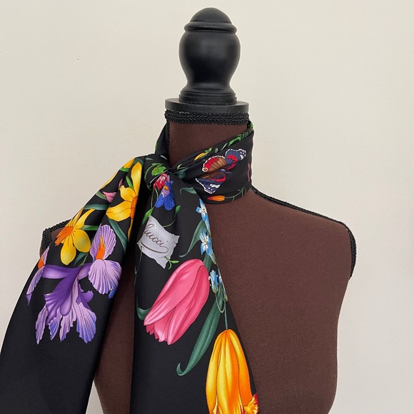 New Gucci Scarf Iconic Floral Black Silk Wrap - Picture 12 of 15